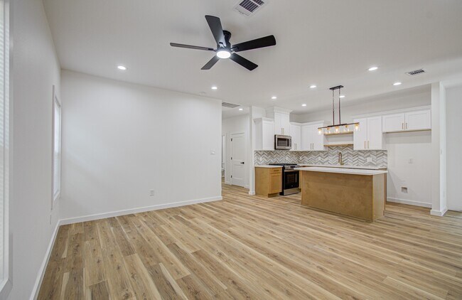 Foto del edificio - 5315 Dewberry St