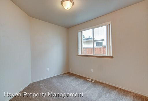 Building Photo - 1301 S 92nd St