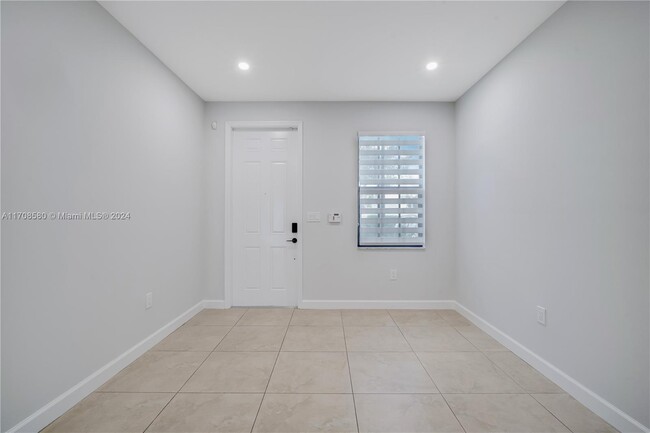 Foto del edificio - 5920 NW 104th Ct