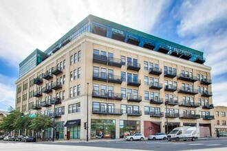 Building Photo - 1645 W Ogden Ave