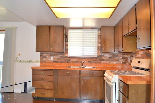 Foto del edificio - 1843 N 630 W