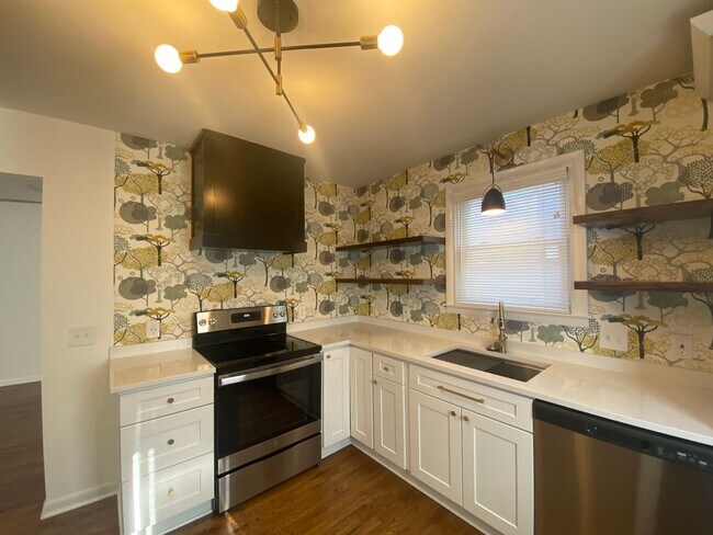 Foto del edificio - Amazing Renovation in East Nashville / 2 B...