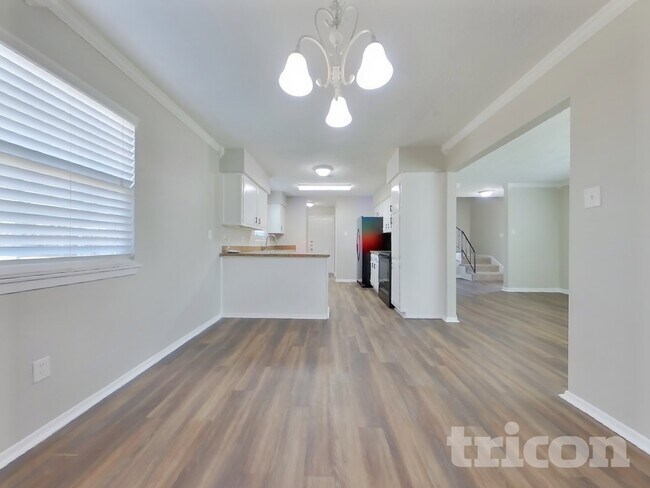 Foto del edificio - 6128 Silver Leaf Dr