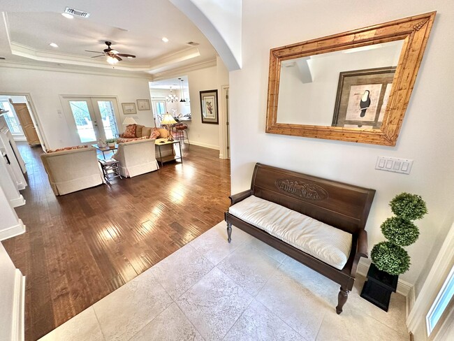 Building Photo - 206 E Pinehurst Dr