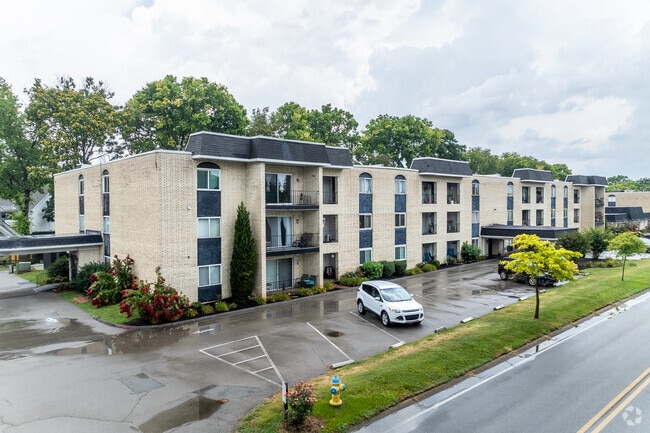 Gaslite Square Condominiums