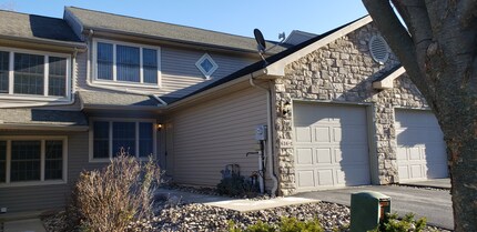 Building Photo - 634 Oakwood Ave