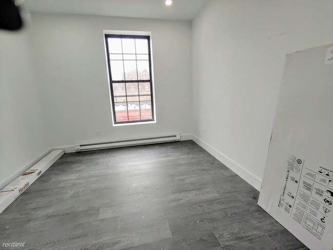 Building Photo - 2 br, 1 bath Apartment - 2769 3rd Ave