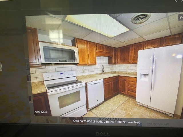 Cocina blanca brillante - 130 Olympia Dr