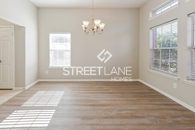 Building Photo - Charming 5 Bedroom in Deer Park!