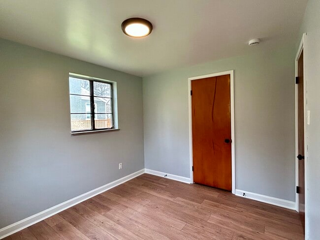 Building Photo - 1415 Maple Ave