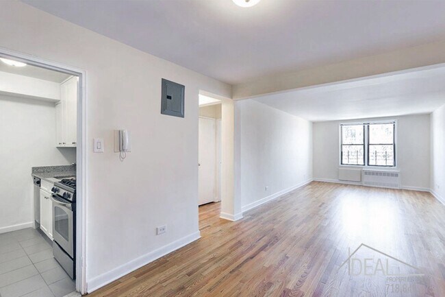 Building Photo - 5 Prospect Park Southwest