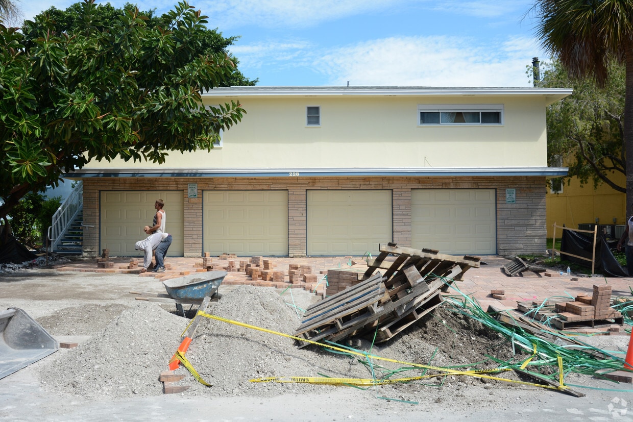 Primary Photo - Dolphin Point Apartments