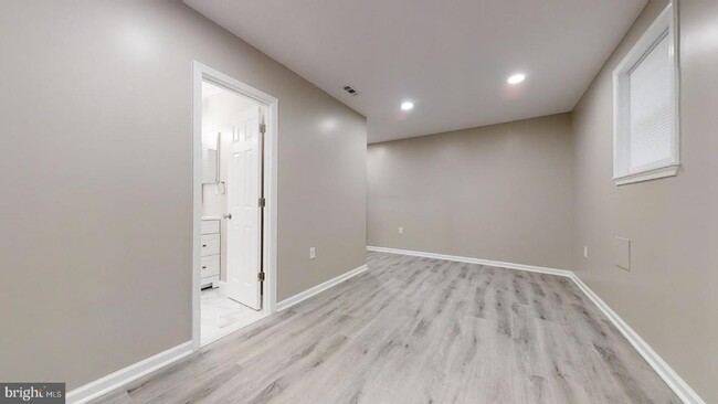 Building Photo - 8304 Maplewood Dr