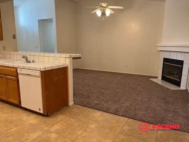 Foto del edificio - MOVE IN SPECIAL $500 OFF FIRST MONTH RENT! Lovely Home In Southwest Bakersfield!
