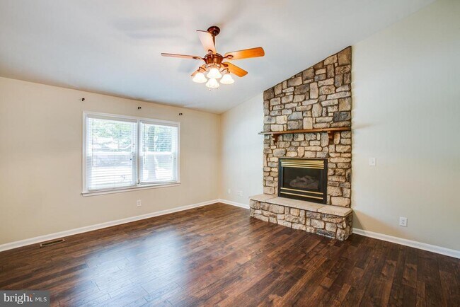 Building Photo - 5217 McManus Dr