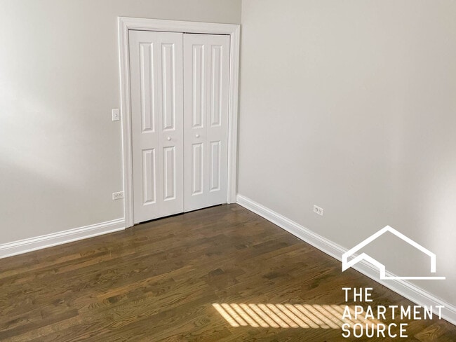 Foto del edificio - 3856 N Southport Ave