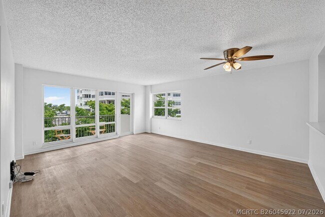 Building Photo - 340 Sunset Dr