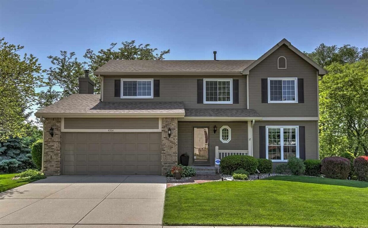 Primary Photo - **4 Bedroom 4 Bathroom in Millard**