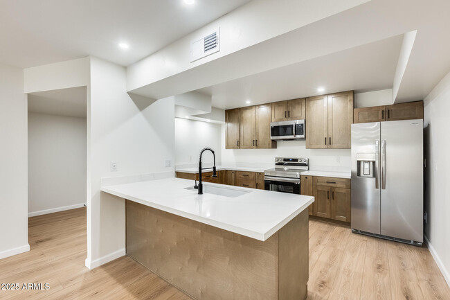 Building Photo - 1429 N Dorsey Ln