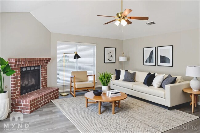 Foto del edificio - 4961 Briar Oaks Ln