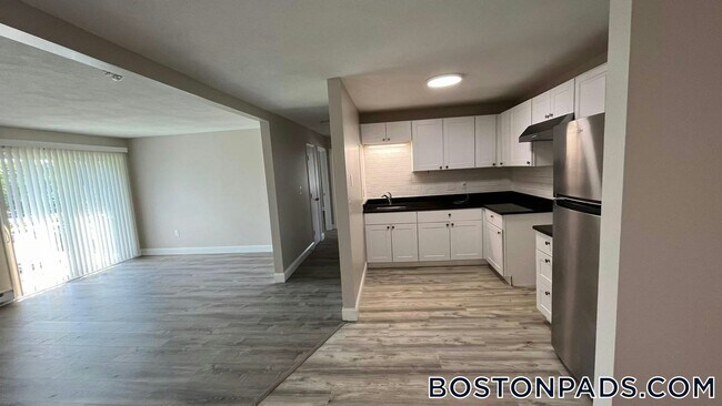 Foto del edificio - 310 Thompson Rd