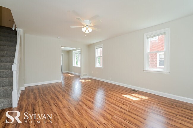 Building Photo - Charming home ready for your personal touch!