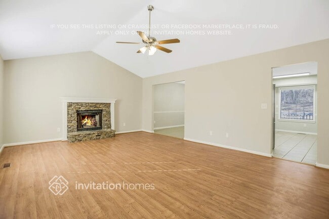 Foto del edificio - 729 Country Lake Ct