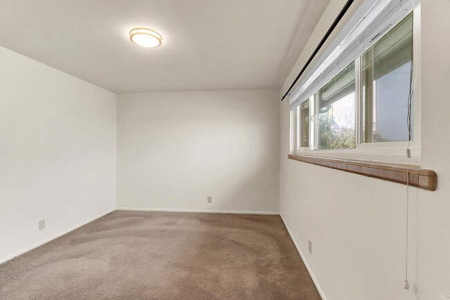 Dormitorio grande. - Birch Tree Apartments