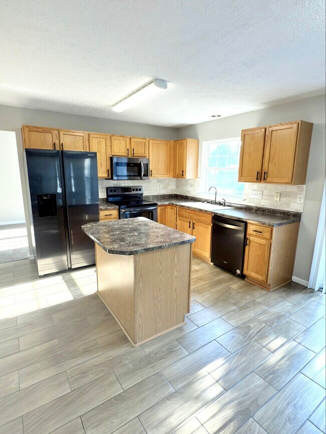 Foto del edificio - 5184 Taylor Lake Ln