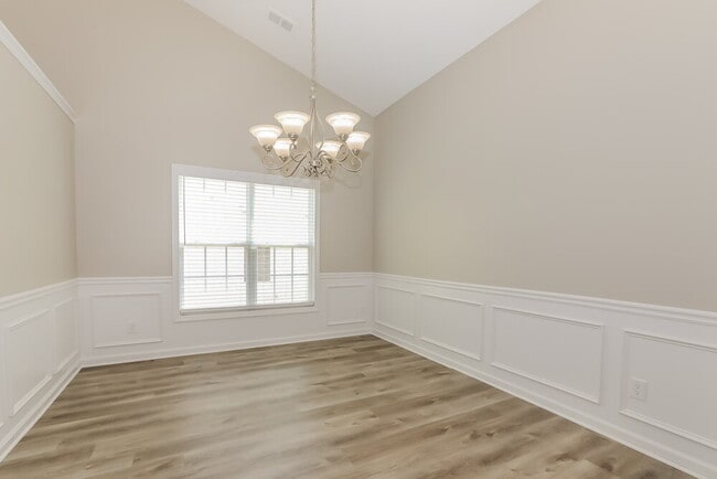 Building Photo - 420 Eglington Tr