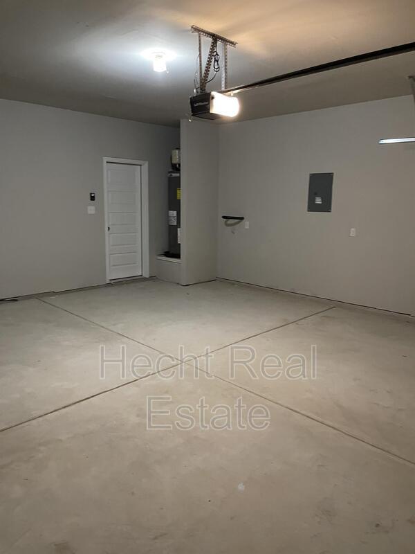 Building Photo - 2532 Ayers Dr