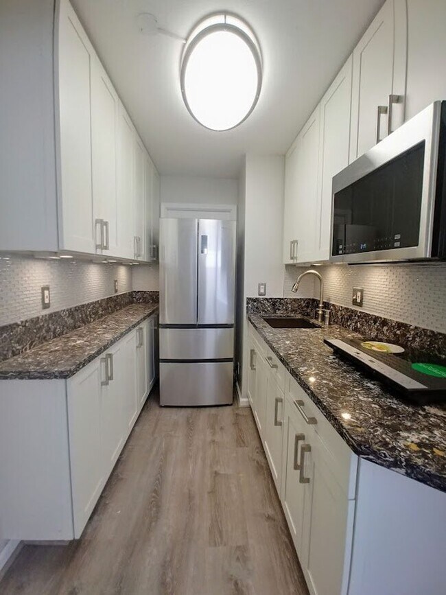 Foto del edificio - For Rent | Full Sized Studio, 1 Bathroom with City Views