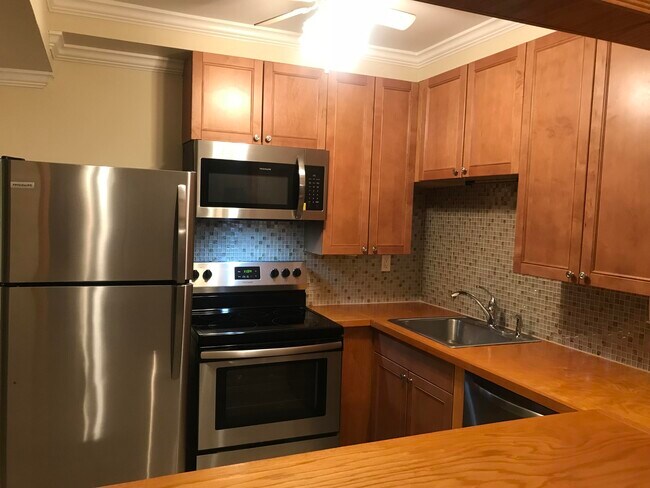 Foto del edificio - 259 S Cypress Rd