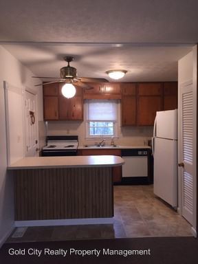 Building Photo - 820 Oak Dr