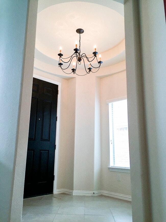 Building Photo - 210 Saffron Springs