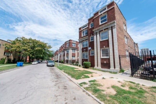 Building Photo - 7241 S Phillips