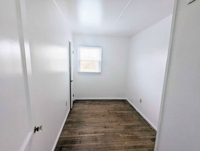 Building Photo - 3 Bedroom House on Quiet Street in Monaca