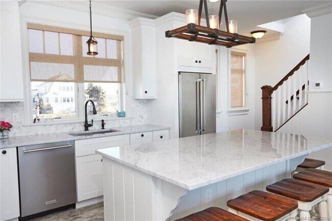 Foto del edificio - 2171 Fairfield Beach Rd