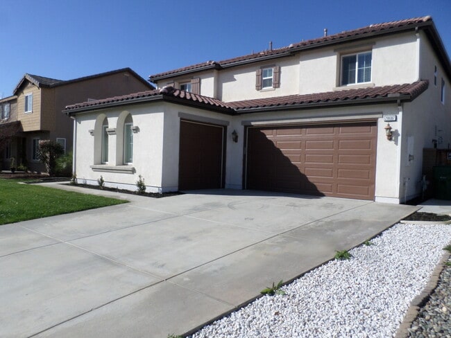 Building Photo - Menifee Lovely 4 bedroom 2 bath 2 Story Home