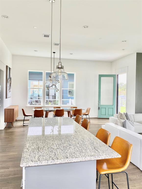 Foto del edificio - 9807 Glen Falls Ln