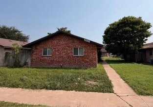 Building Photo - 10 Tamarack Ave