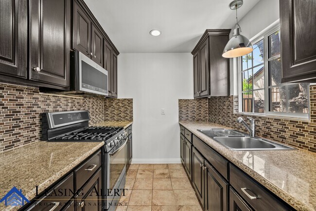 Foto del edificio - 7800 Lindley Ave