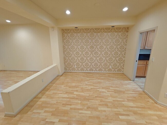 Foto del edificio - 3 Bedroom for Rent in River Oaks! $4,975