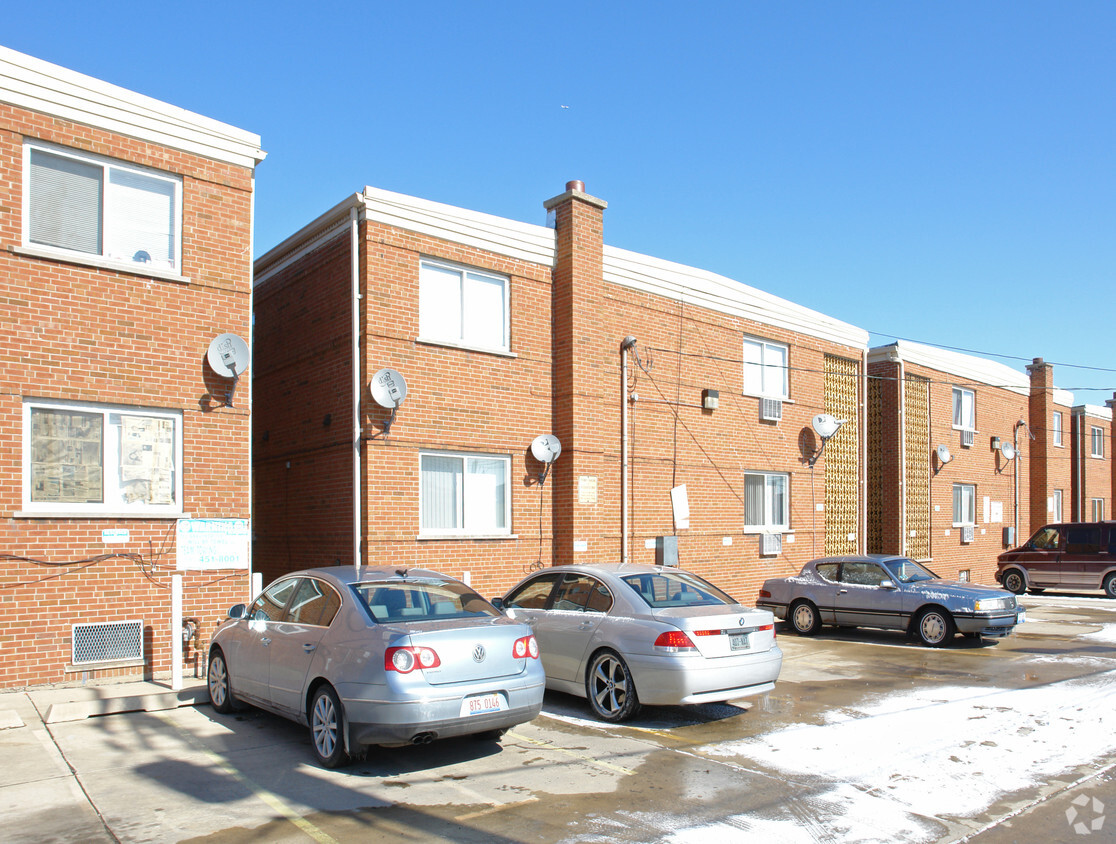 Building Photo - 10151 Chestnut Ave