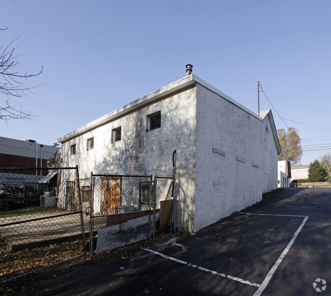 Building Photo - 3959 Brownsville Rd