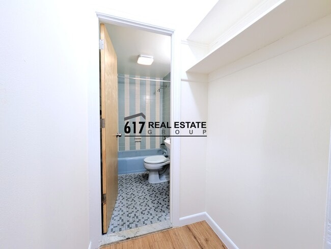 Building Photo - 2018 Commonwealth Ave