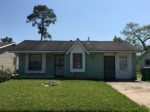 Building Photo - 145 S Dexter Dr