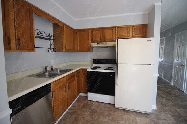 Building Photo - 2 bed / 1.5 bath home
