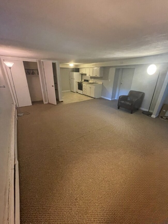 Foto del edificio - Garden Level Studio w/h&hw+parking