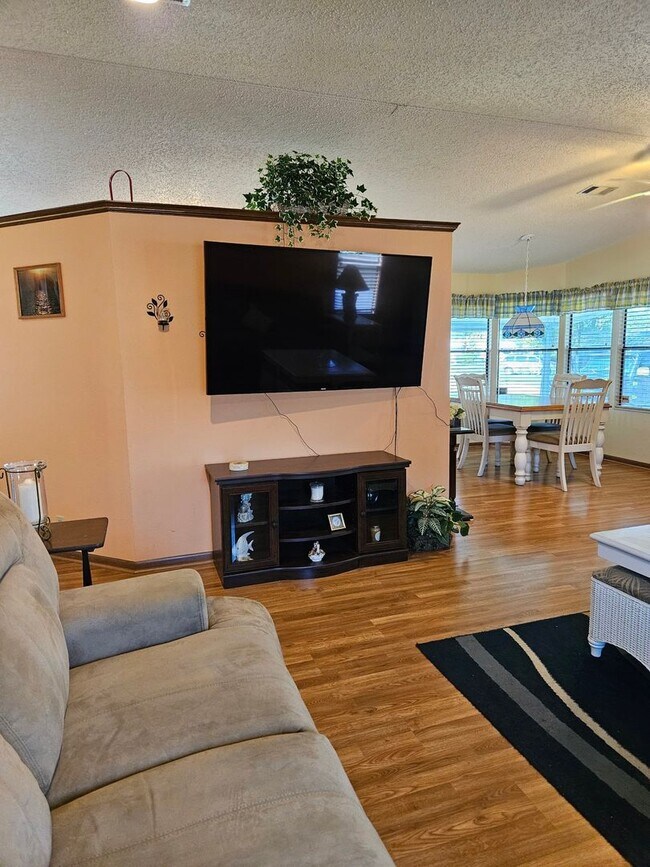 Foto del edificio - 2 bedroom 2 bath home int the beautiful La...